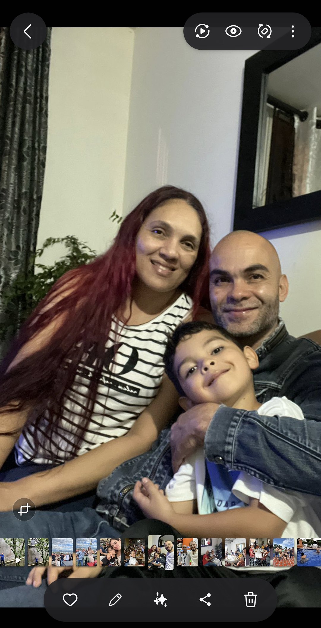 Foto de Mauricio, Maria Geisha, Sebastian Salazar,