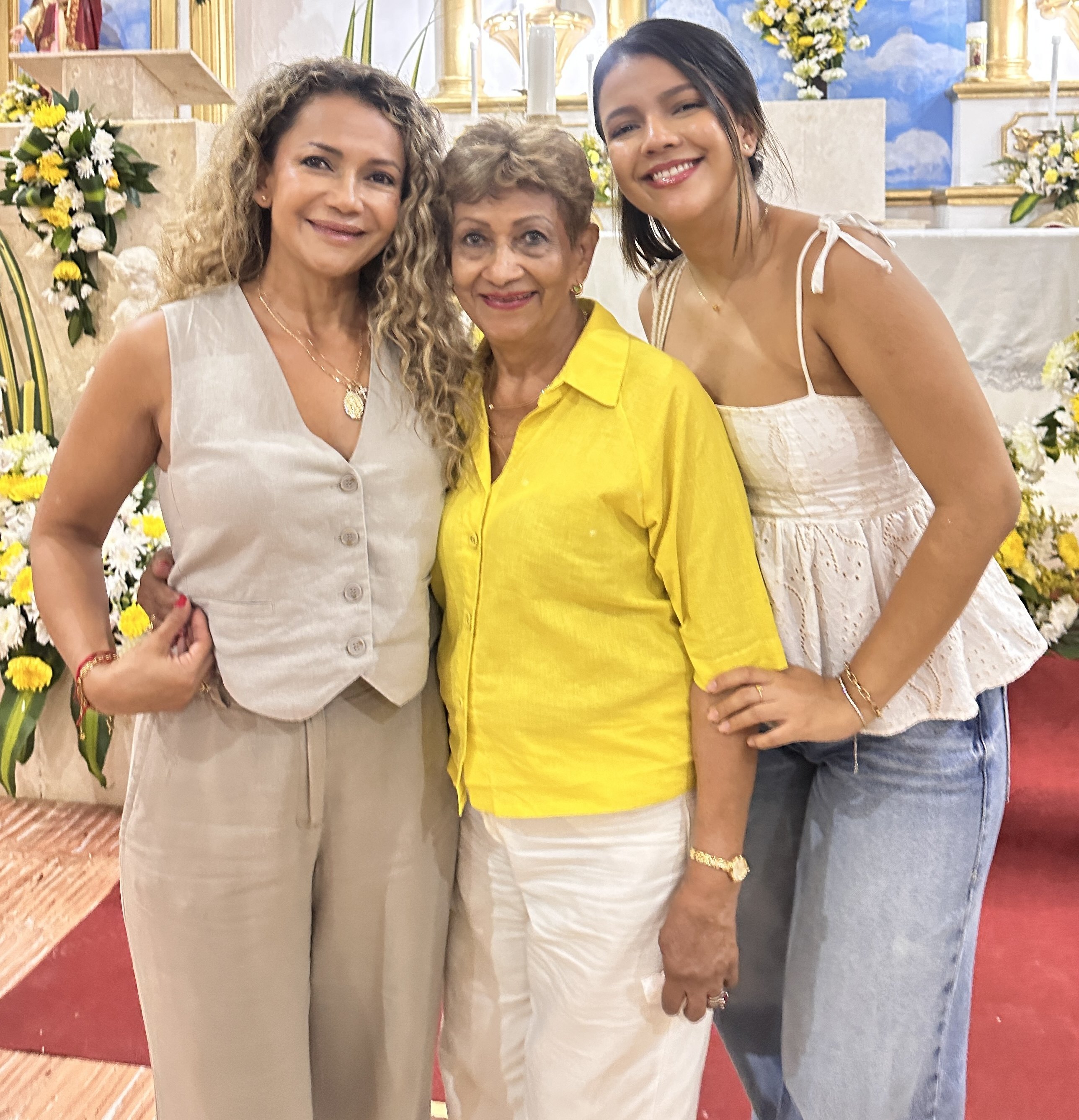Foto de Ruth Herazo, Audry Zuluaga y Sheryl Herazo